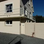 Le Petit Clos Des Camelias, Pmr Proche De La *
