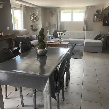 Le Petit Clos Des Camelias, Pmr Proche De La