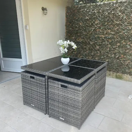 Le Petit Clos Des Camelias Apartment