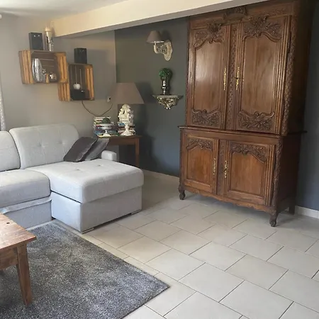 Le Petit Clos Des Camelias, Pmr Proche De La *