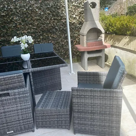 Le Petit Clos Des Camelias, Pmr Proche De La