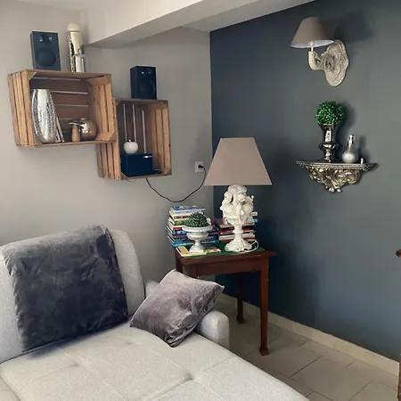 Le Petit Clos Des Camelias Apartment