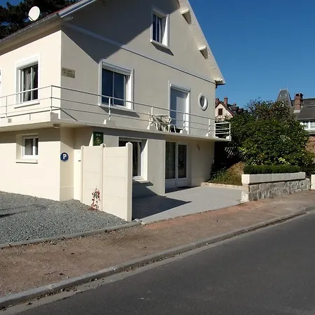 Le Petit Clos Des Camelias Apartment *