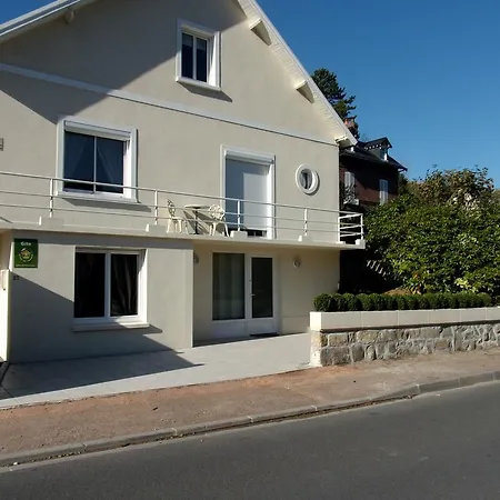 Le Petit Clos Des Camelias Apartment