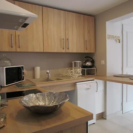 Le Petit Clos Des Camelias Apartment