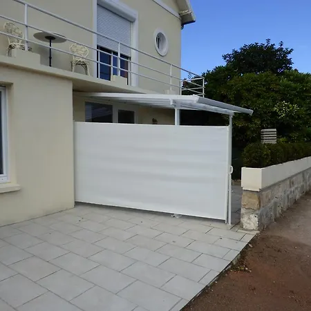 Le Petit Clos Des Camelias Apartment
