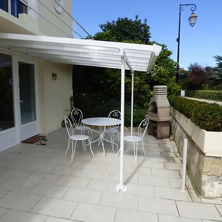 Le Petit Clos Des Camelias Apartment