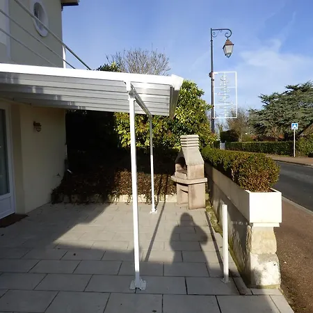 Le Petit Clos Des Camelias Apartment